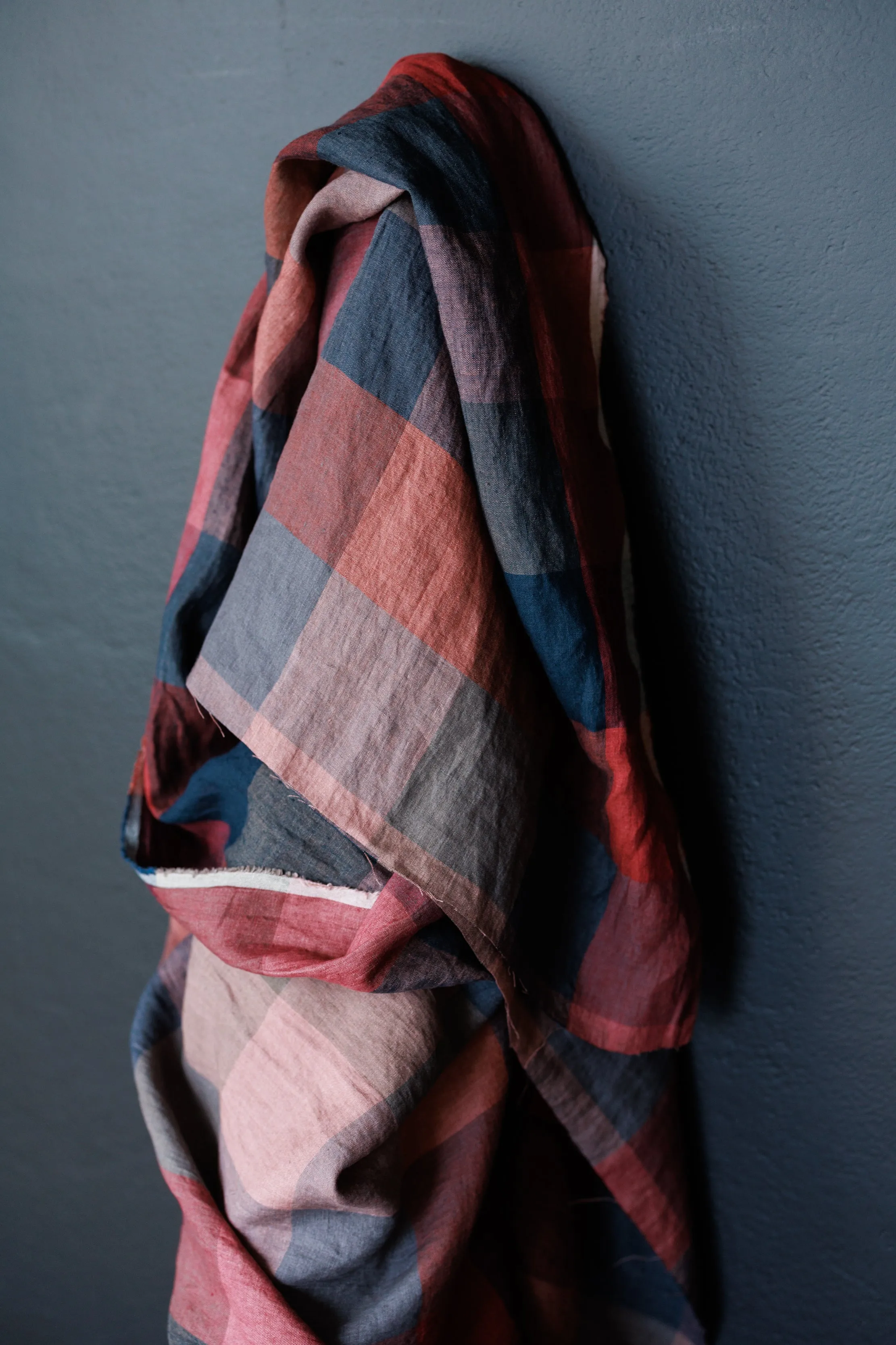 Laundered Linen / Painterly Rouge