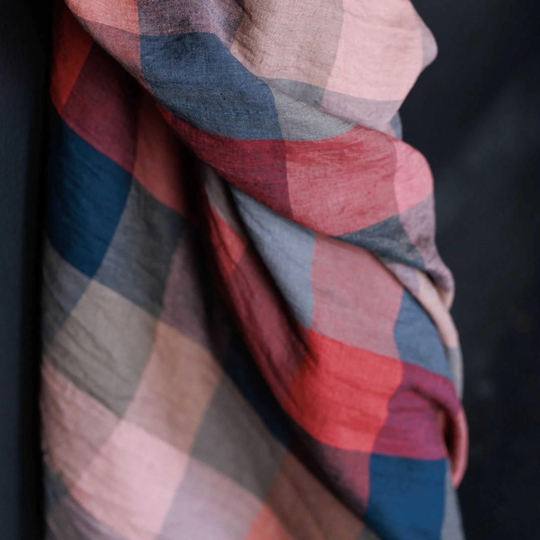 Laundered Linen / Painterly Rouge