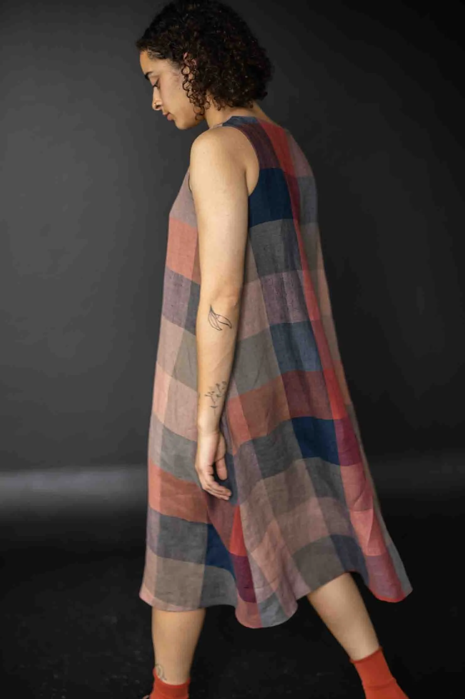 Laundered Linen / Painterly Rouge