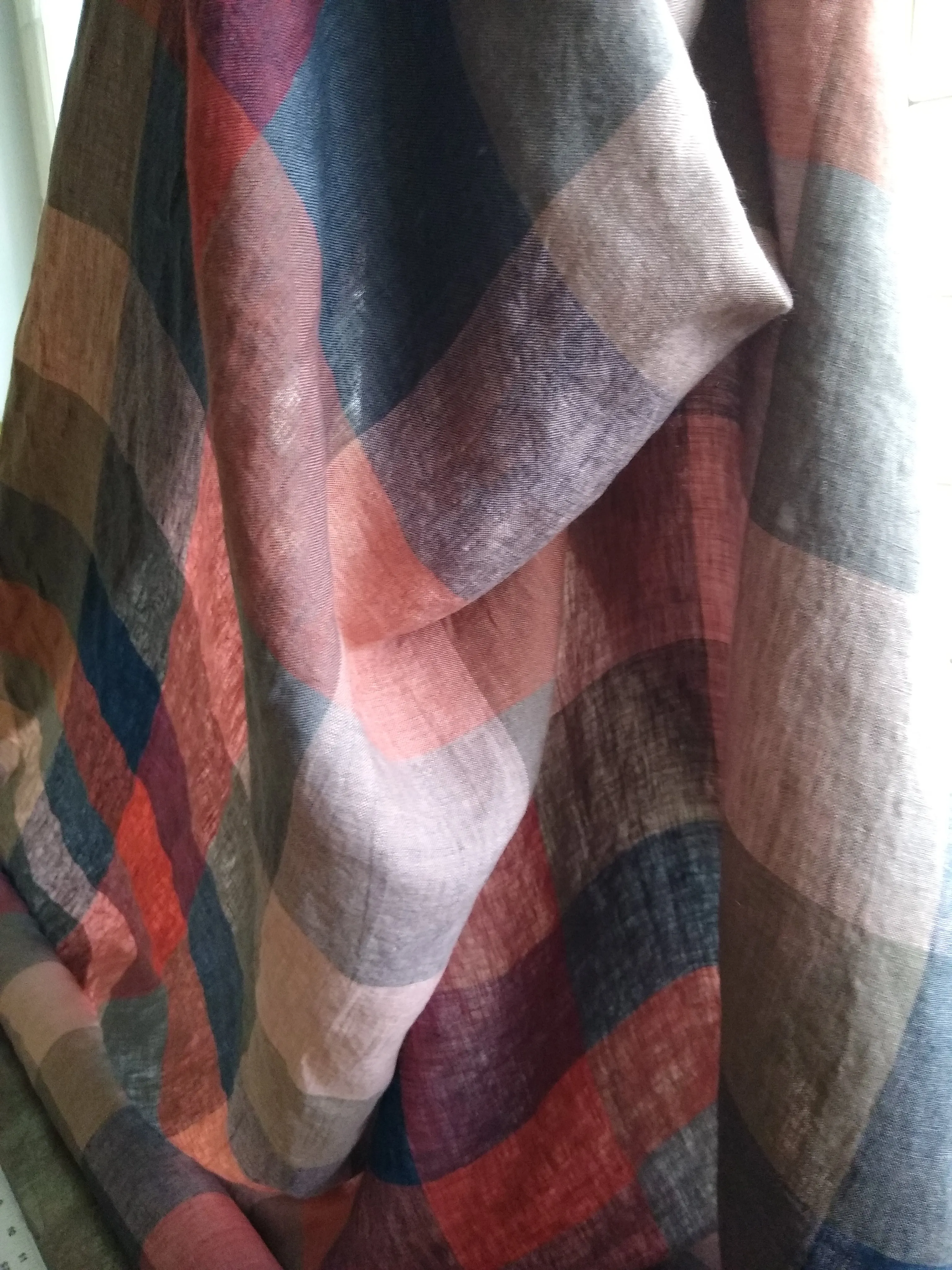 Laundered Linen / Painterly Rouge