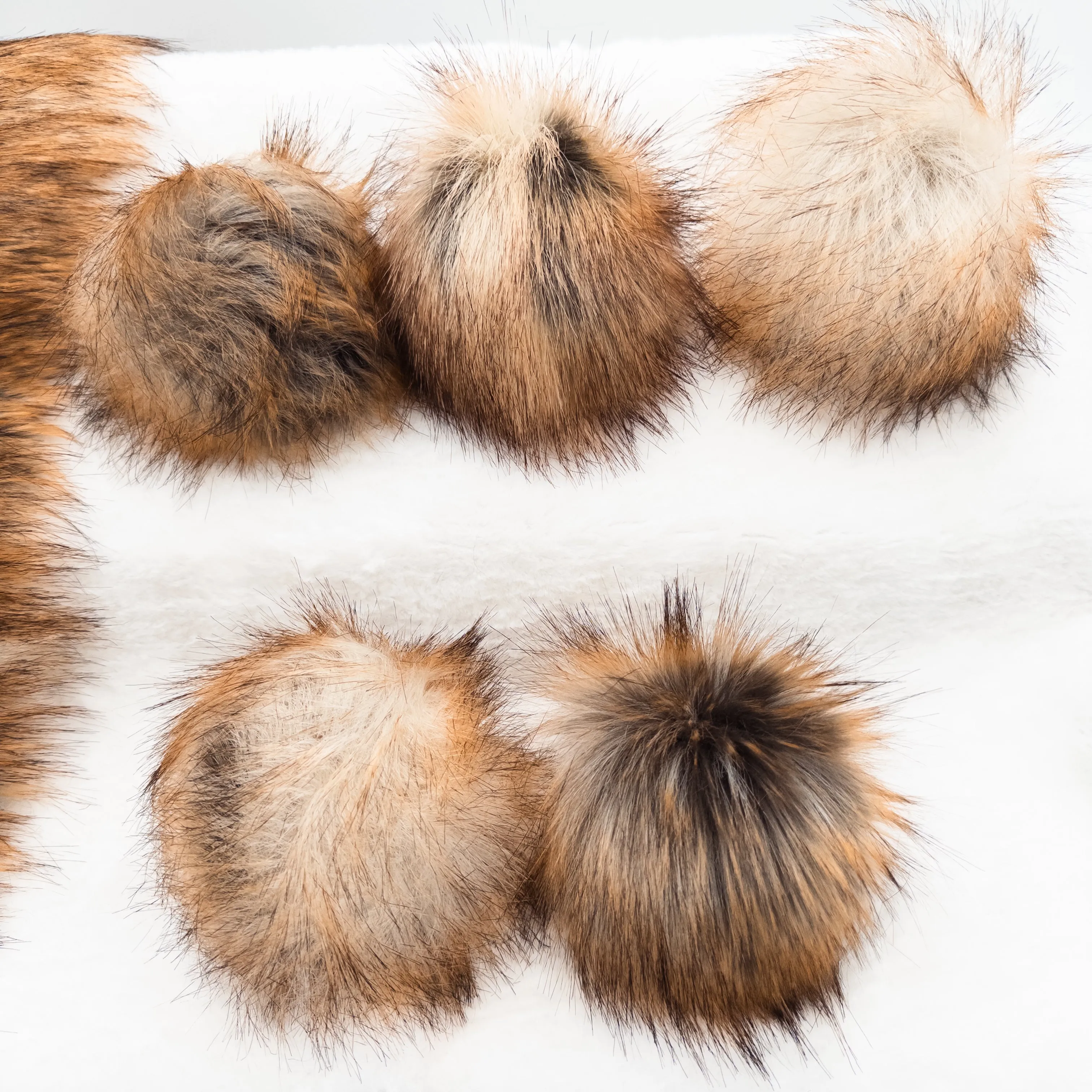 Texas Coyote Long Pile Lux Faux Fur Quick Connect Pom Pom